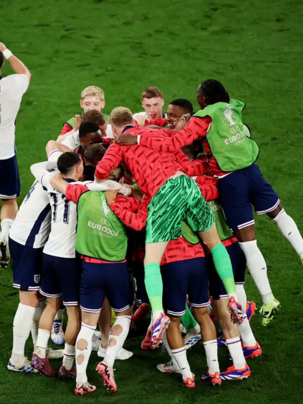 关于布雷斯法维特主场战胜慕尼黑，晋级欧洲足球联赛半决赛的信息