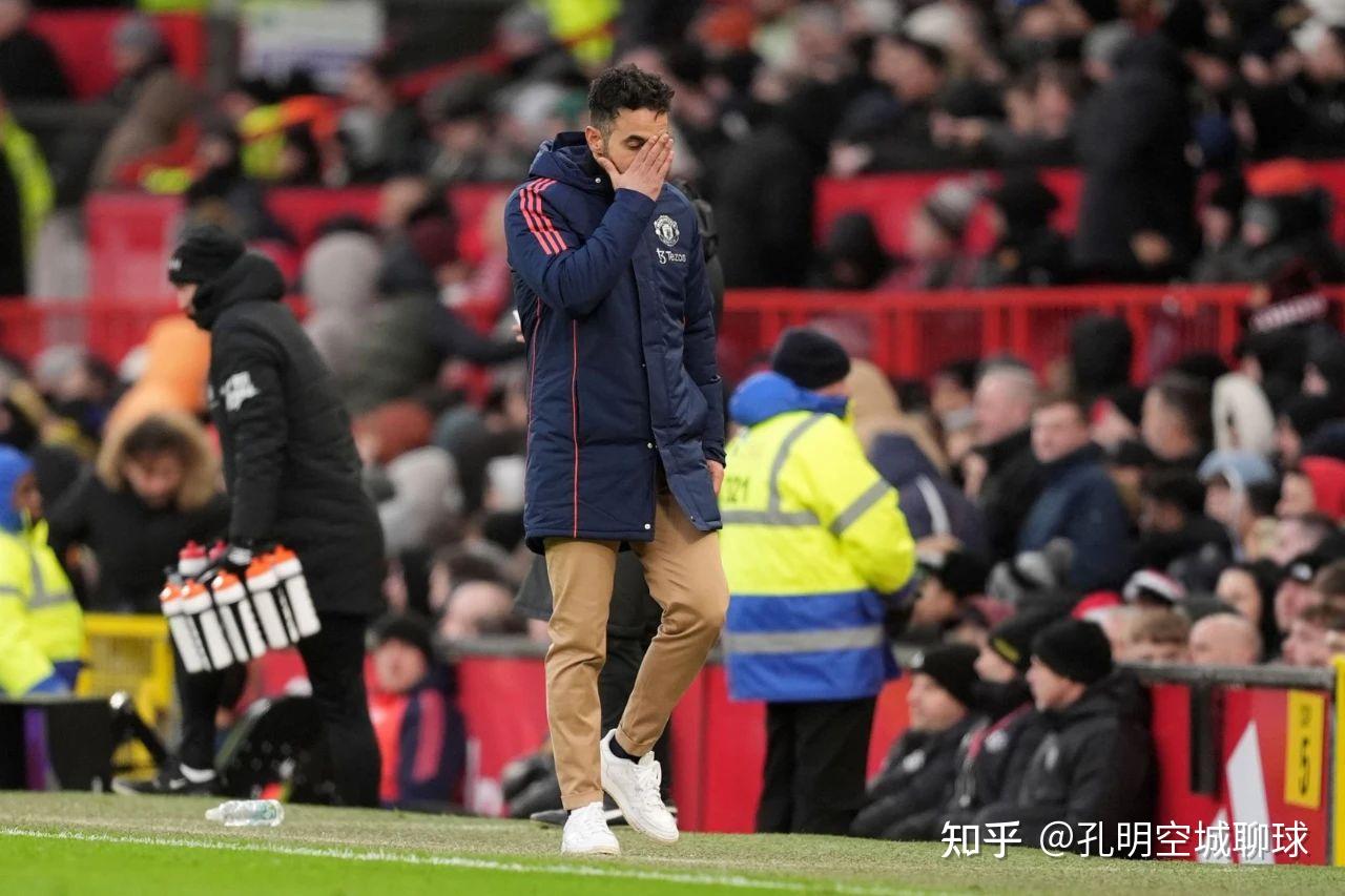 曼联客场不敌伯恩茅斯,遭遇挫折 曼联客场不敌伯恩茅斯,遭遇挫折