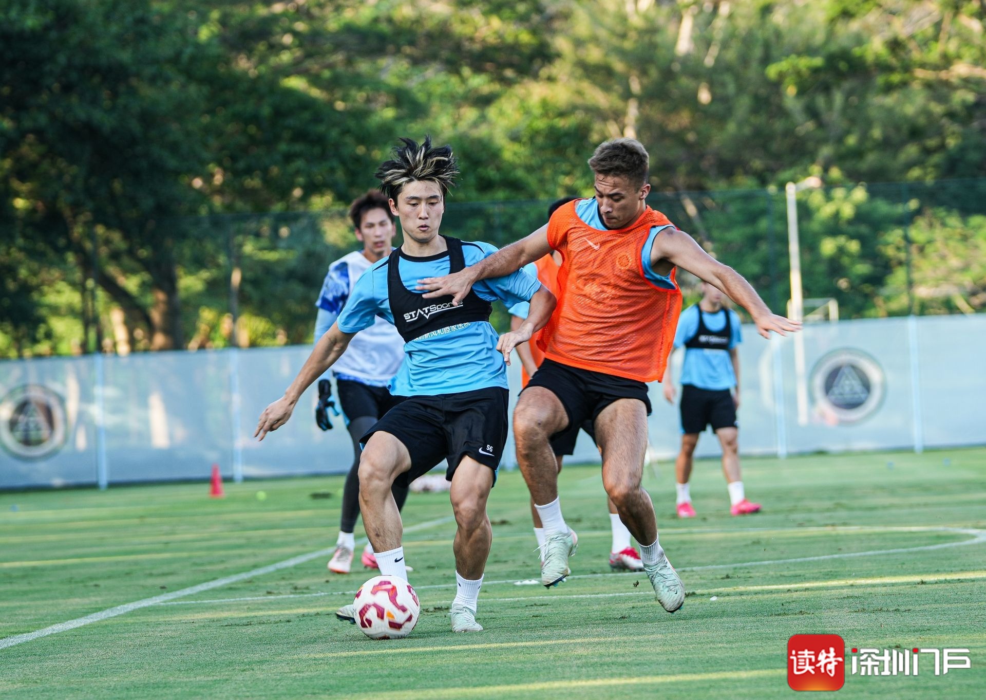 关于热门足球联赛举办新一轮比赛,球迷热情高涨的信息 关于热门足球联赛举办新一轮比赛,球迷热情高涨的信息